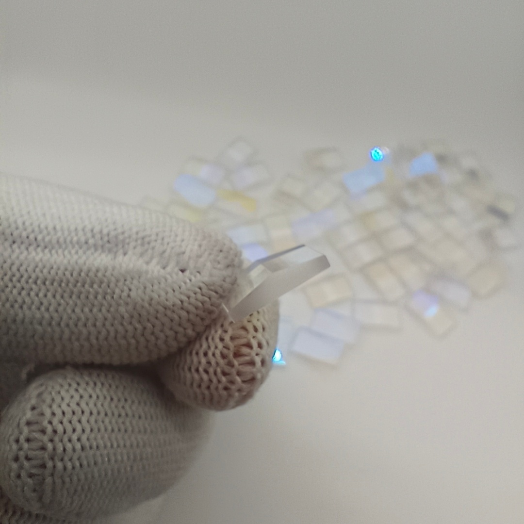 Art Craft Optical - Unregelmäßiges, beschädigtes, irisierendes optisches Glas für